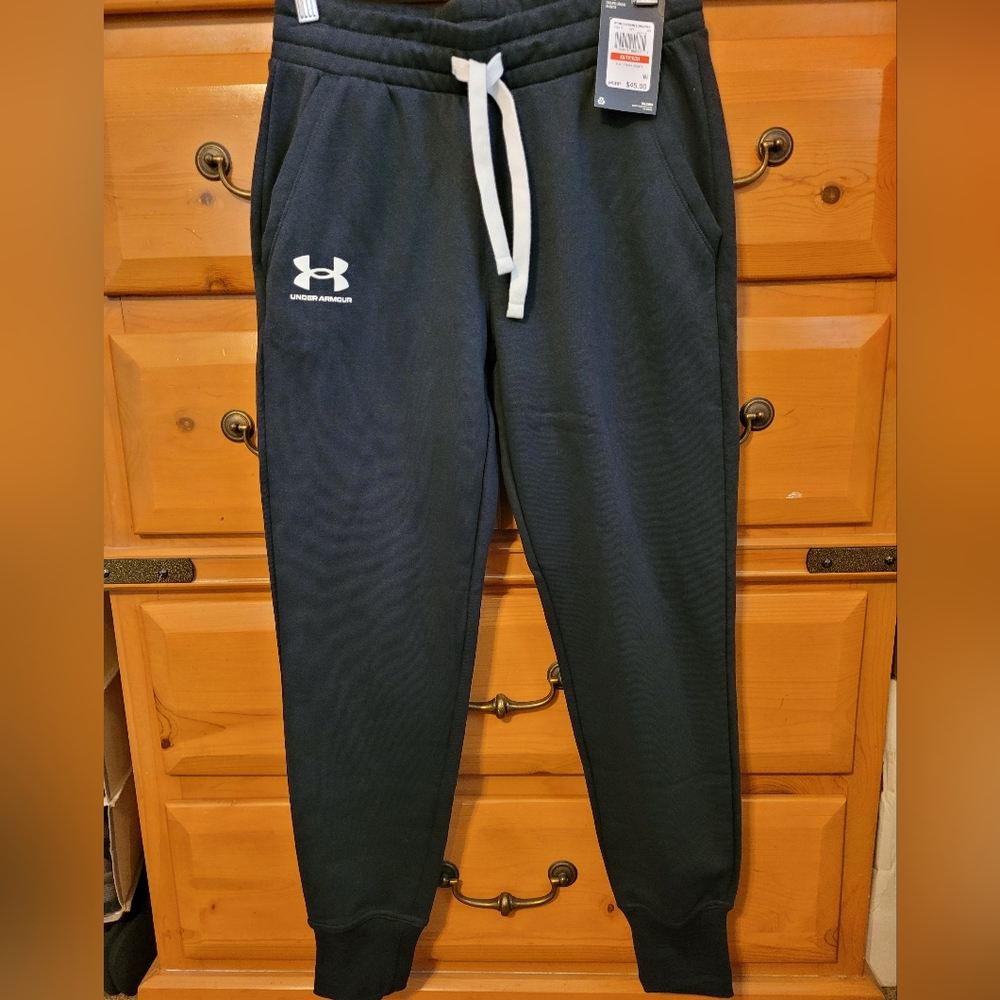 NWT Under Armour fleece joggers